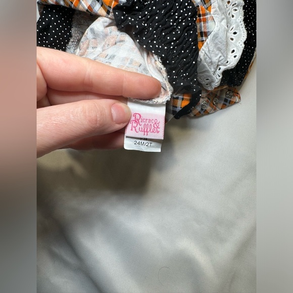 RICRAC AND RUFFLES ORANGE AND BLACK PLAID BUBBLE ROMPER  THANKSGIVING SIZE 2T - Picture 3 of 3